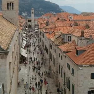 Dubrovnik uveo novčanu kaznu za neprimjereno odjevene turiste u povijesnoj jezgri