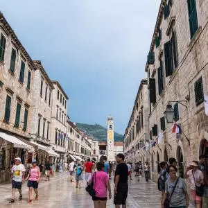 Dubrovnik collected the first fines for inappropriately dressed tourists