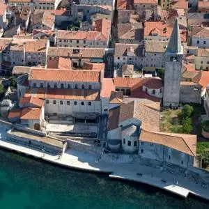 Poreč uvodi reda u destinaciji: Porečkim komunalnim redarima od ove sezone u pomoć stiže zaštitarska služba