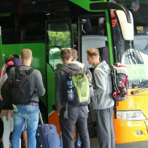 FlixBus uveo jedinstvenu uslugu: FlixBus asistenti za putnike na autobusnom kolodvoru