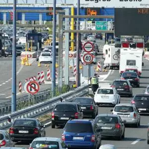 New toll collection system: Electronic system DSRC and ALPR is introduced