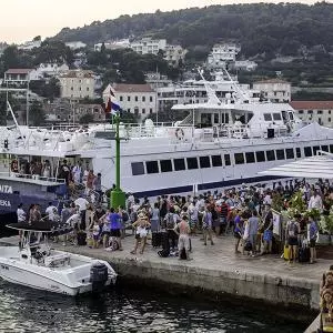 Početak plovidbe na brzobrodskoj liniji Dubrovnik - Korčula - Hvar - Bol - Split