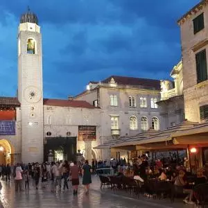 Dubrovnik smanjuje broj stolica i stolova u povijesnoj jezgri
