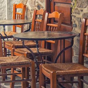 Decentralizacija upravljanja: Lokalne vlasti preuzimaju kontrolu nad noćnom prodajom alkohola