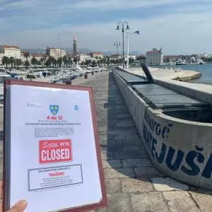 More than 1000 caterers from Dalmatia closed their bars for 60 minutes today