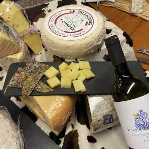 The Dutch company presented a new concept of pairing world cheeses and Hvar wines