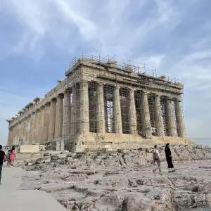 From 2024, exclusive tours of the Athenian Acropolis are offered at a price of 5000 euros for a group