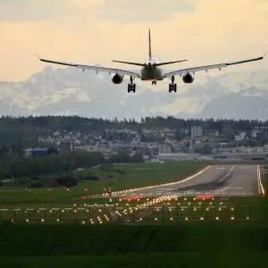 IATA: Postoji mala ili nikakva korelacija između uvođenja ograničenja putovanja i zaustavljanja prijenosa virusa preko granica