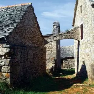 Objavljen rad 'Turizam – regionalno promišljanje za revitalizaciju napuštenih ruralnih naselja Hrvatske'