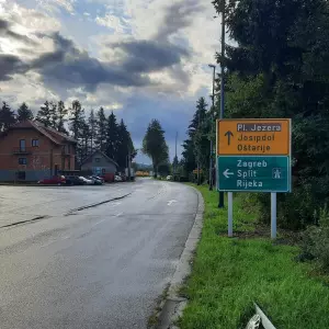 New road signs to Plitvička Jezera National Park in Karlovac County have been installed