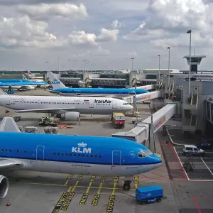 Airlines challenge the legality of flight reductions at Schiphol Airport