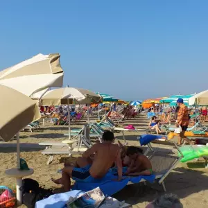 Grčki 'Pokret ručnika': Rat oko okupacije plaža ležaljkama i suncobranima