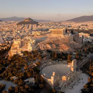 Visitors to the Athenian Acropolis hit by fraudsters who offer them 'tickets to skip the line'