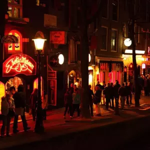 Amsterdam planira preseliti četvrt crvenih svjetiljki