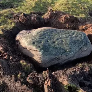 Snimak videa u kojem devastira antički spomenik, objavio na Facebooku. Kako stati na kraj vandalima? 
