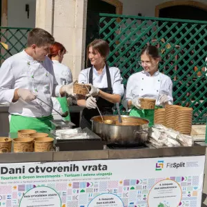 Učenici Turističko-ugostiteljske škole Splićane i goste počastili mediteranskom spizom