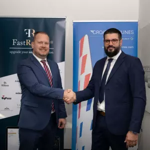 Suradnja domaćih brandova: Croatia Airlines i Fast Review potpisali ugovor o poslovnoj suradnji