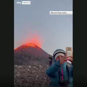 Turizam katastrofa: Erupcija Etne privukla turiste, na Siciliju pristižu i organizirane ture