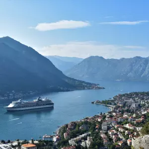 Kotor pod opsadom kruzera, u Budvi 80 posto nekretnina u svojstvu vikendica