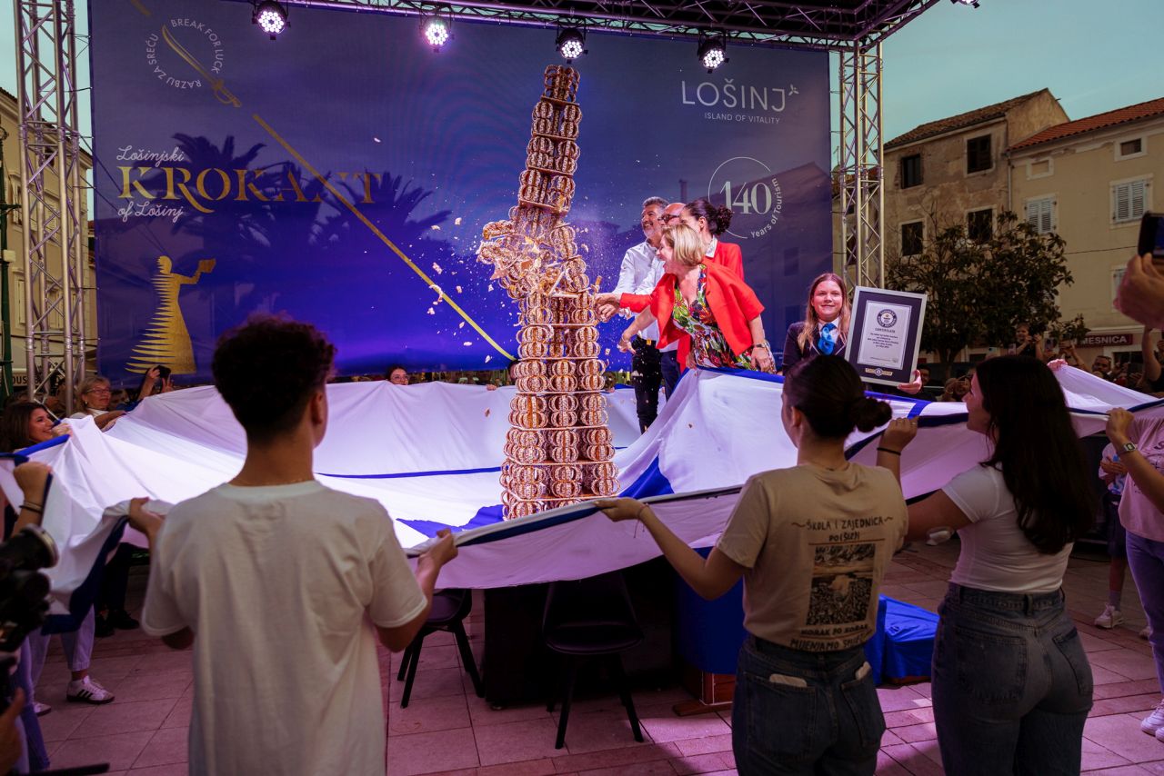 14 katova za 140 godina turizma losinjski krokant najveci je krokant na svijetu upisano u guinessovu knjigu rekorda autor ivan brcic 3