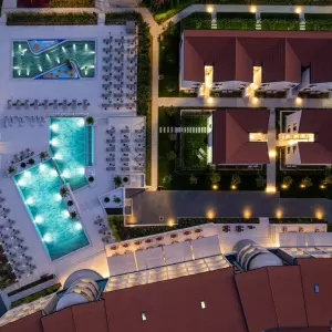 Otvoren Molum Hotel and Residences: 