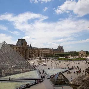 Tisuće ljudi čekalo pred zatvorenim vratima muzeja Louvre zbog nenajavljenog prosvjeda osoblja