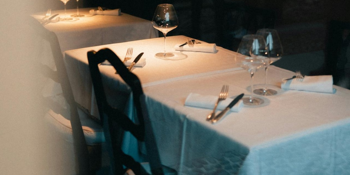 Zašto su hotelski restorani prazni, dok se za one privatne čeka red? 