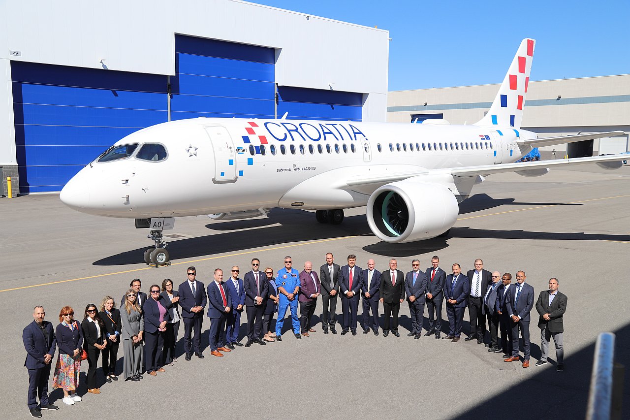 Prvi a220 100 croatia airlinesa ispred tvornice airbusa u mirabelu