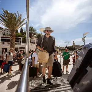 Nova sezonska brzobrodska linija kao alat za rasterećenje i island hopping