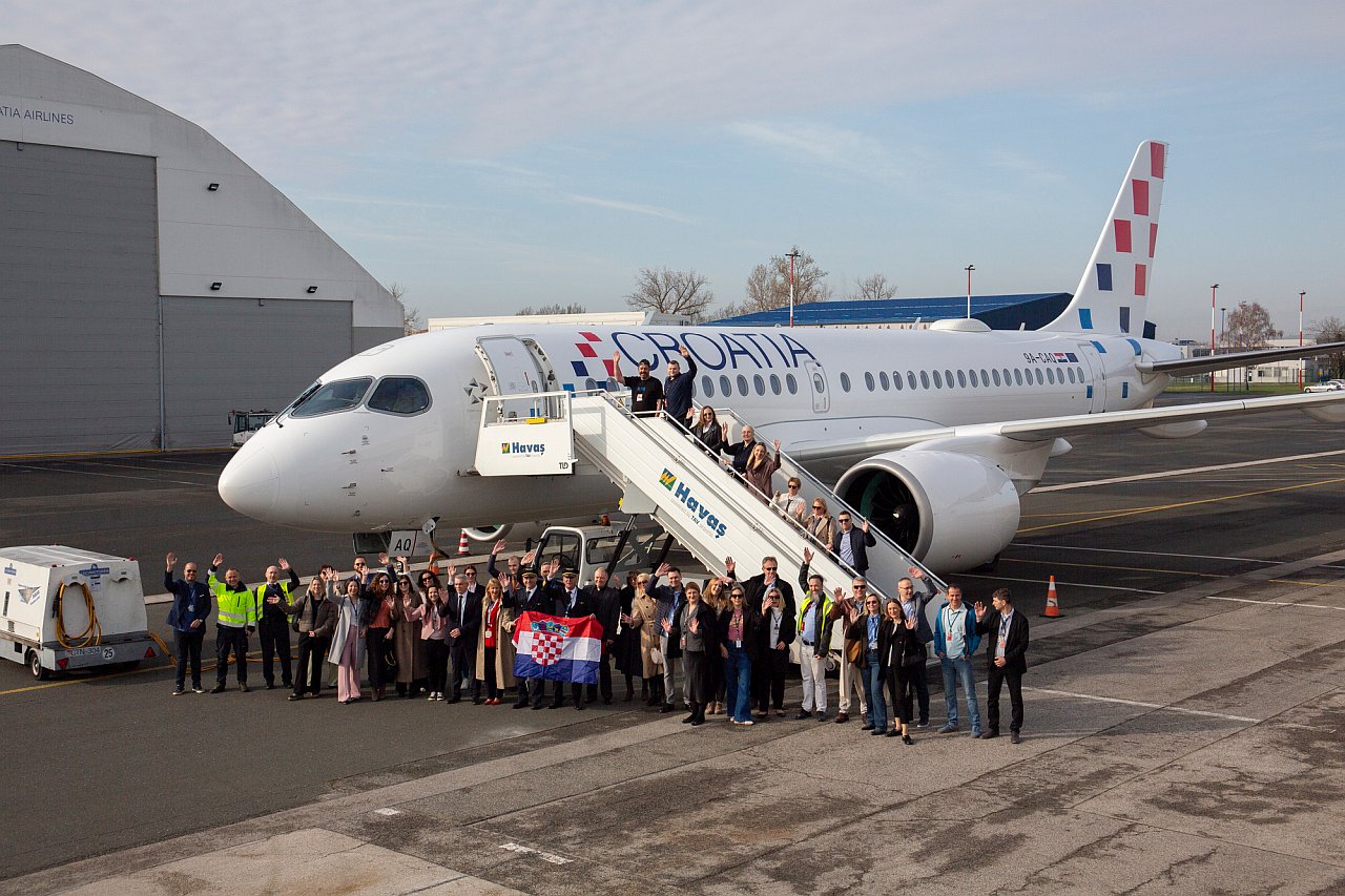 Foto sime lugarov airbus a220 pula croatia airlines 1