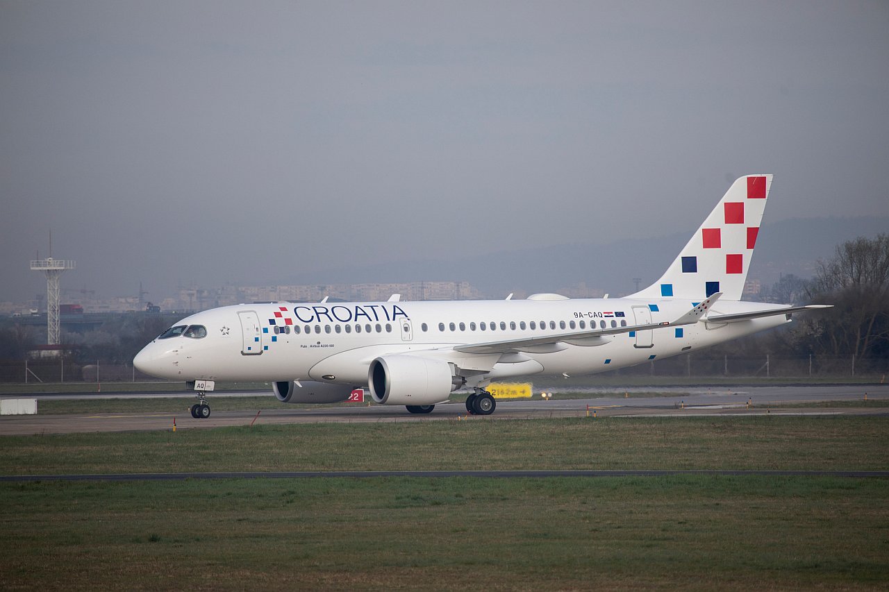 Foto sime lugarov airbus a220 pula croatia airlines 2