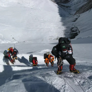 Ledenjaci na Mount Everestu sve nestabilniji, pomiče se sezona penjanja