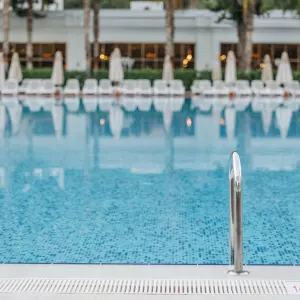 “Ratovi ručnika” završili sudskom presudom: gost dobio odštetu jer hotel nije osigurao ležaljke