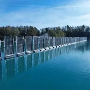 Vertikalni solari na jezeru u Bavarskoj proizvode energiju kada je najpotrebnija, ujutro i navečer