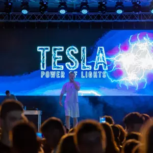 Tesla Power of Lights pretvorio Liku u pozornicu svjetla, glazbe i inovacija