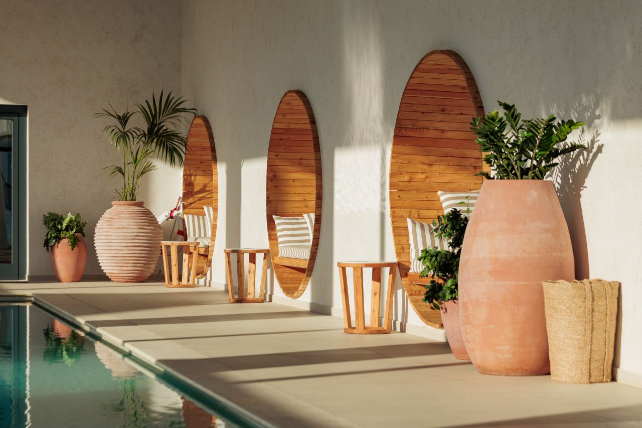 Hilton preko pool 1