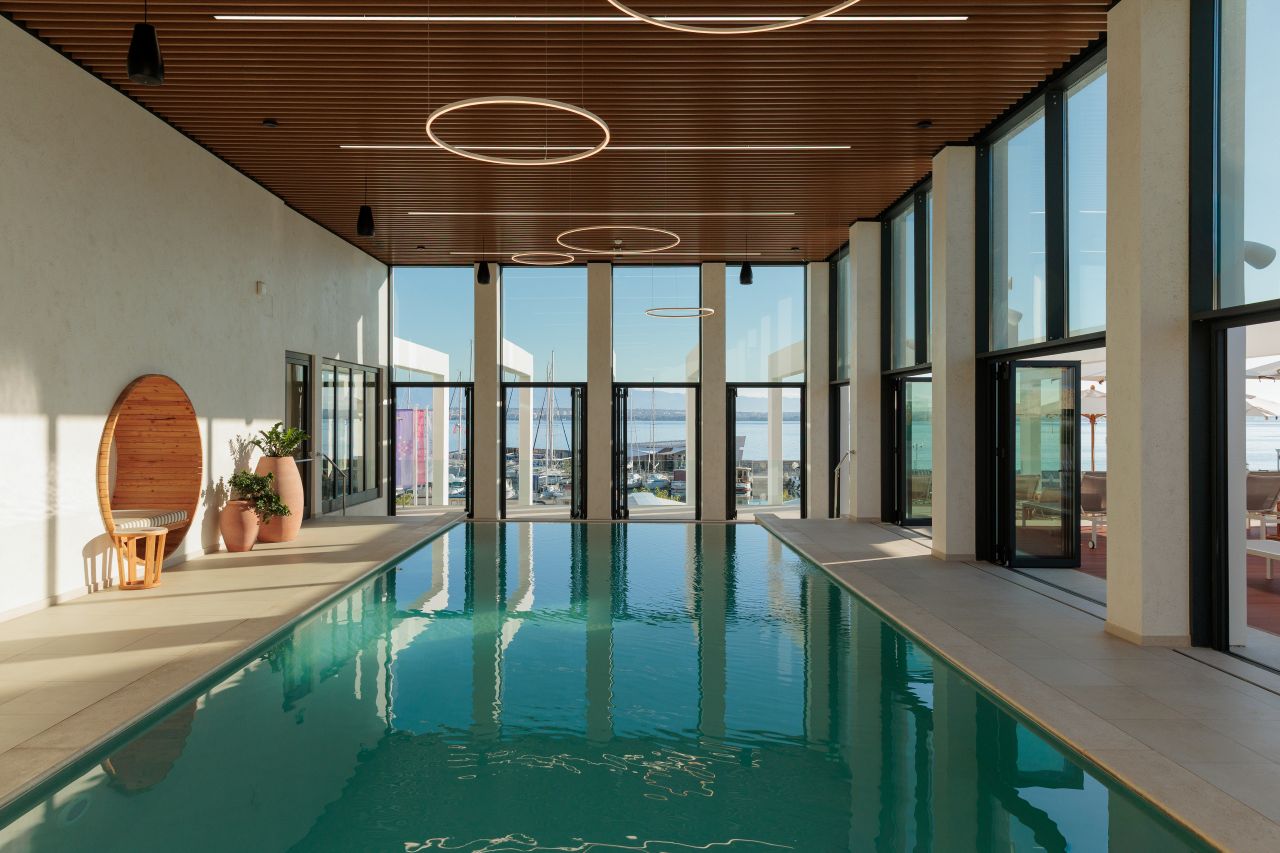 Hilton preko pool 2