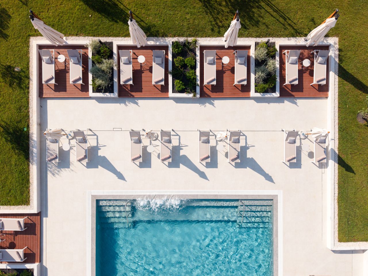 Hotel preko garden pool a