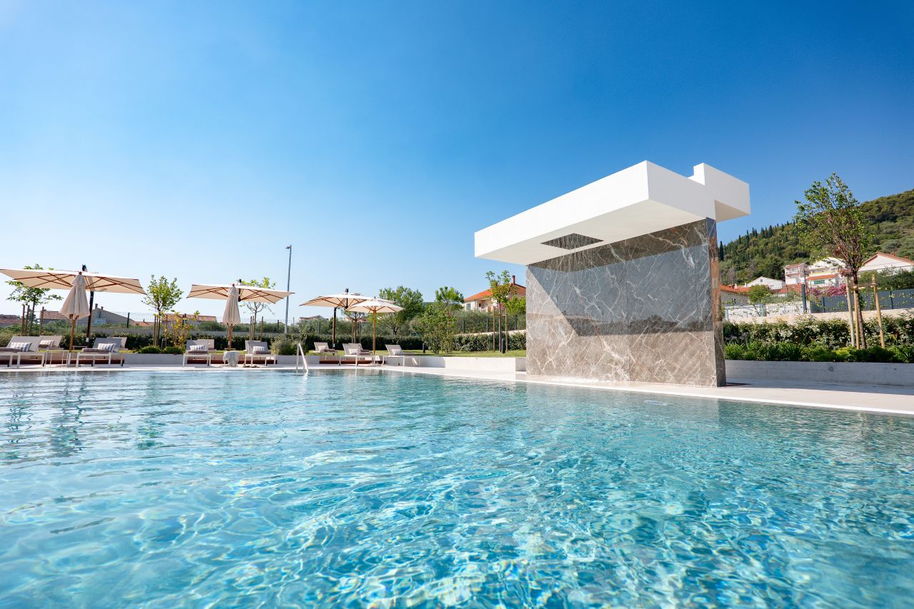 Hotel preko garden pool d