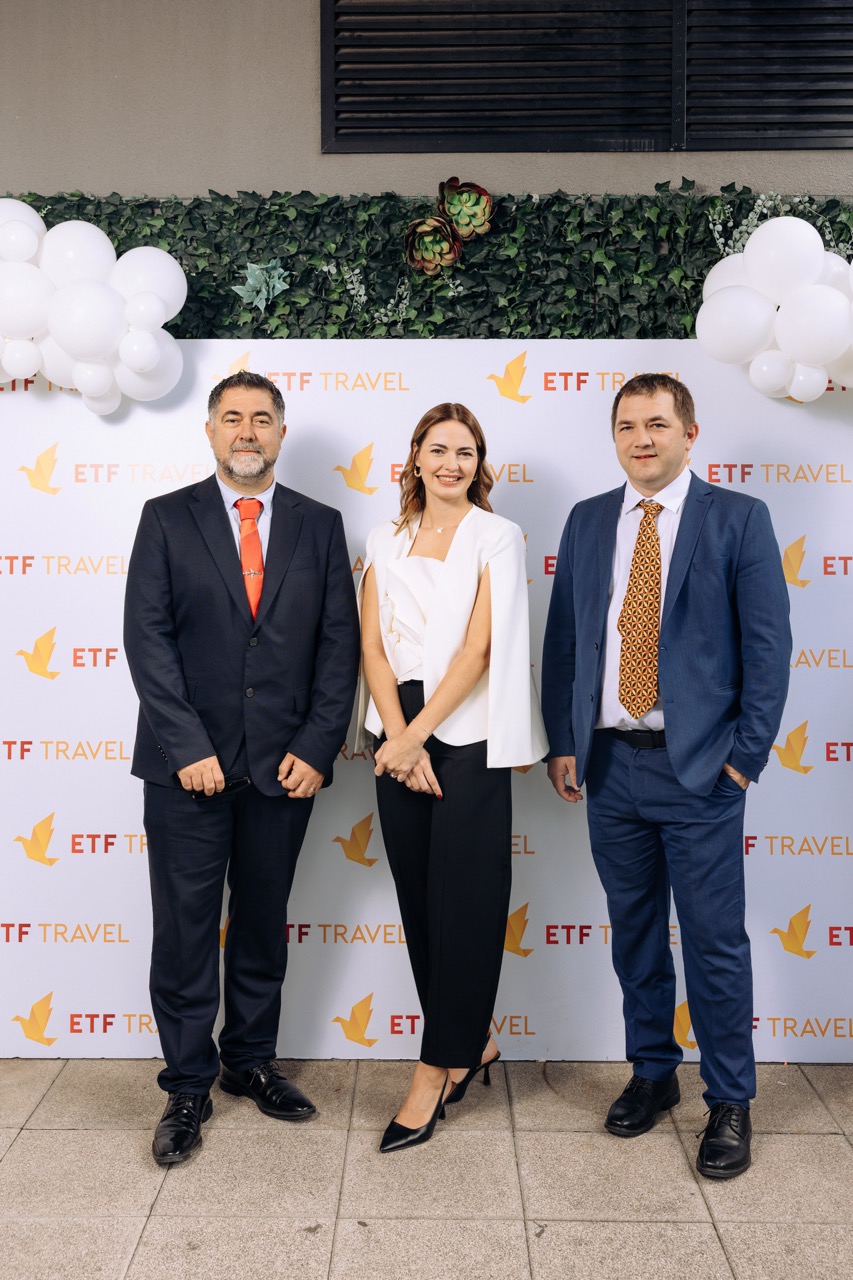 Etf travel 111 2 large